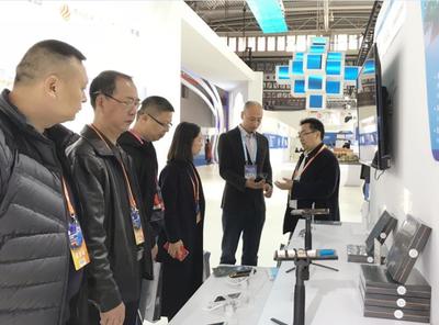 2018保密技術(shù)交流大會智能黑科技滿滿,青橙VOGA 2 AI激光投影手機(jī)隆重登場